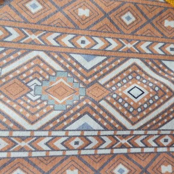 Geometric Patterned Top - Picture 3 of 9